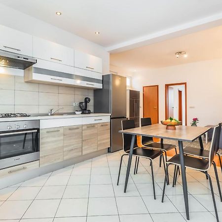 Beachfront Apartment Jesenice  Eksteriør bilde