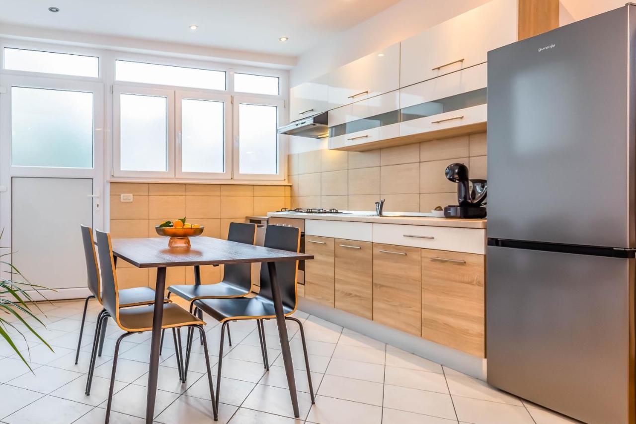 Beachfront Apartment Jesenice  Eksteriør bilde