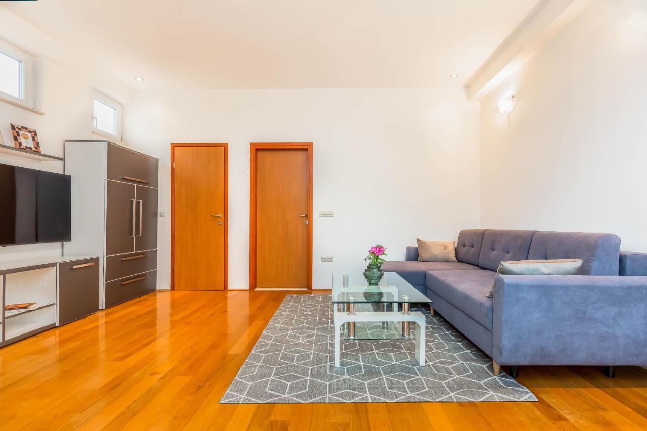 Beachfront Apartment Jesenice  Eksteriør bilde