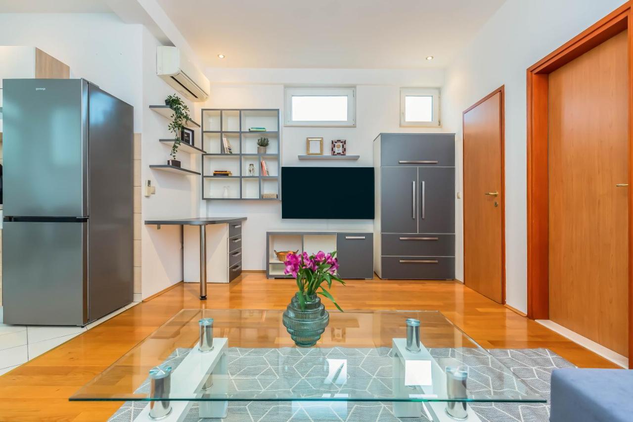 Beachfront Apartment Jesenice  Eksteriør bilde