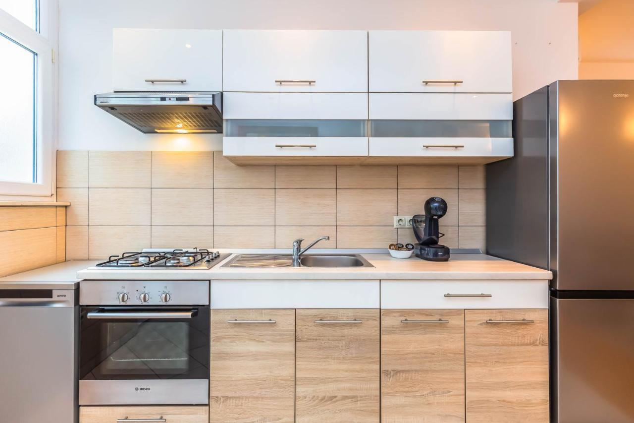Beachfront Apartment Jesenice  Eksteriør bilde