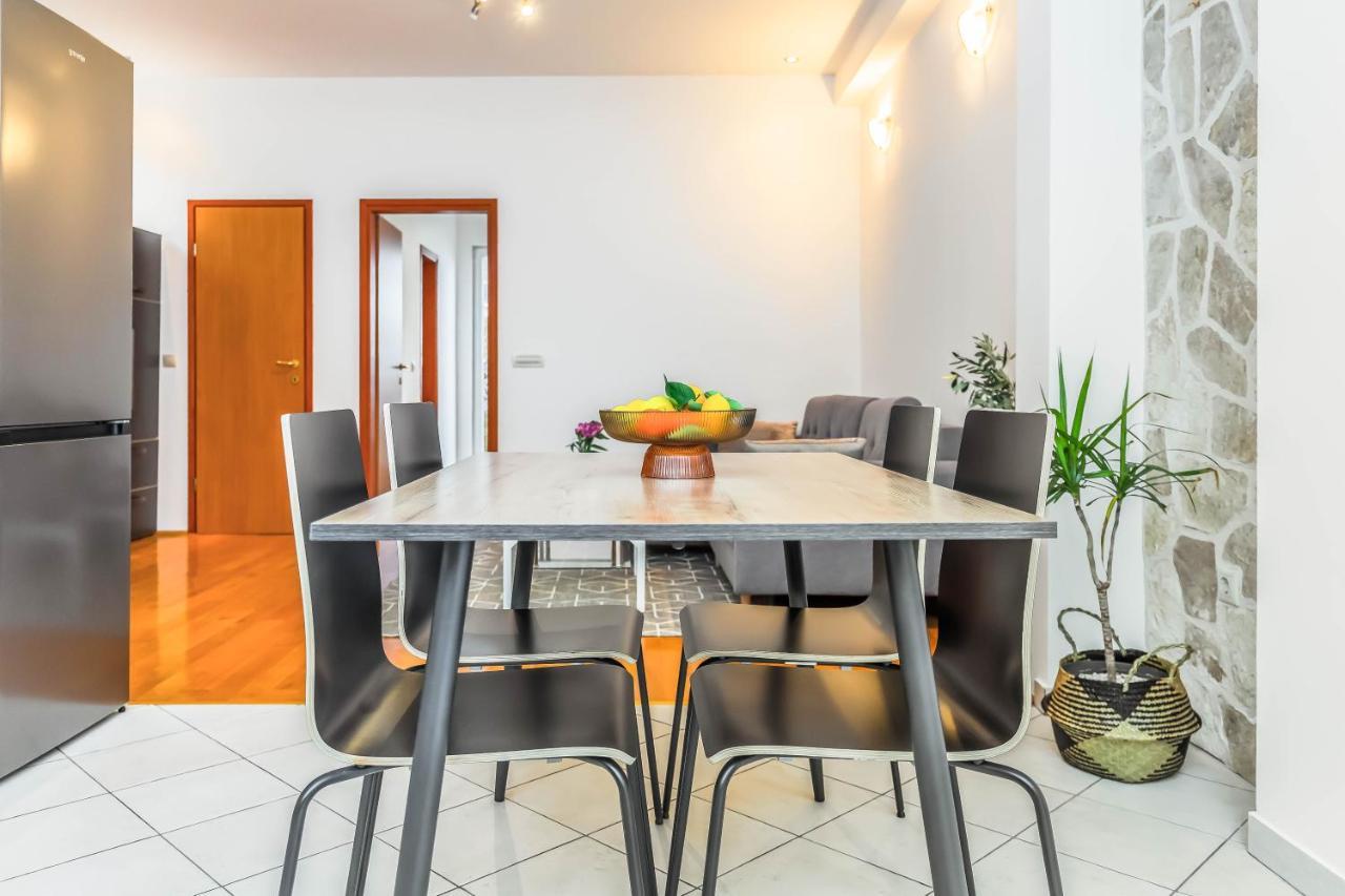 Beachfront Apartment Jesenice  Eksteriør bilde