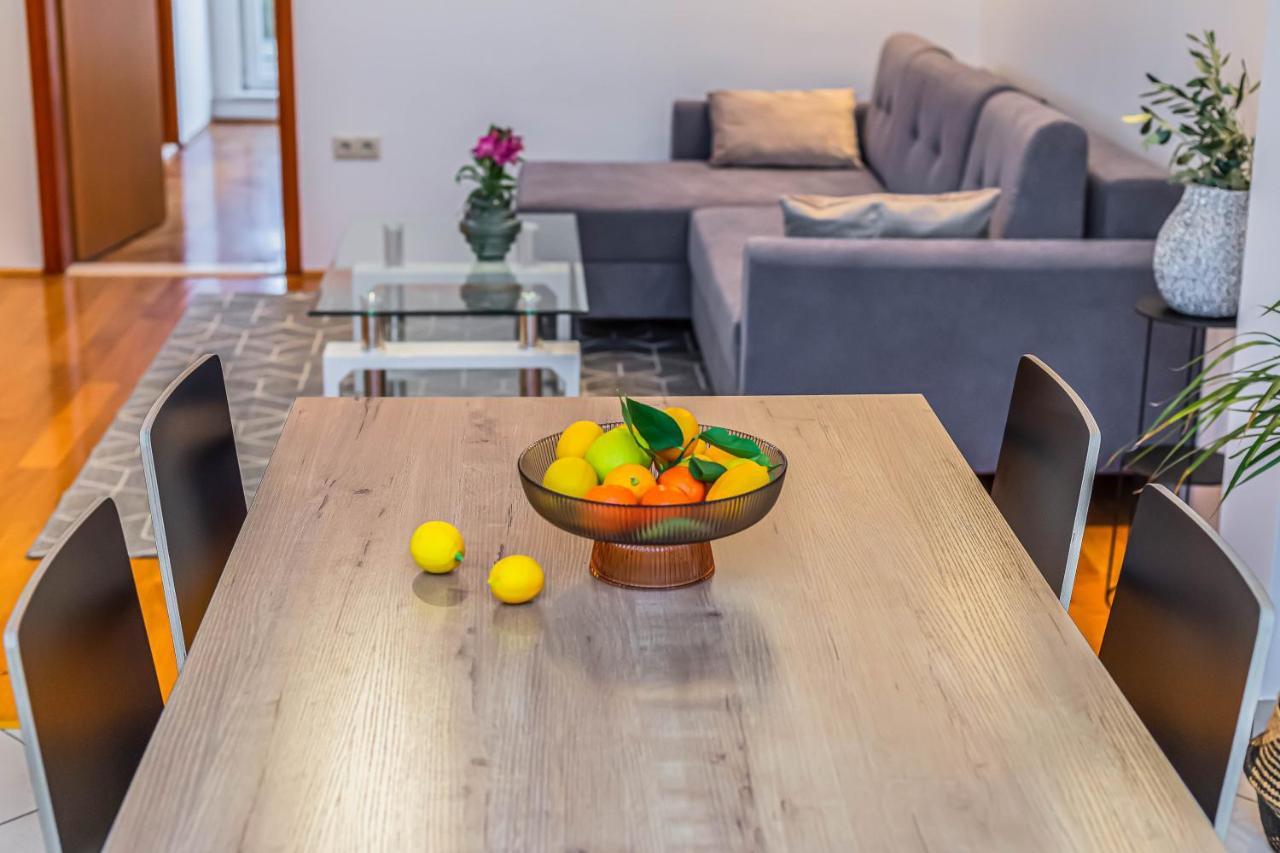 Beachfront Apartment Jesenice  Eksteriør bilde