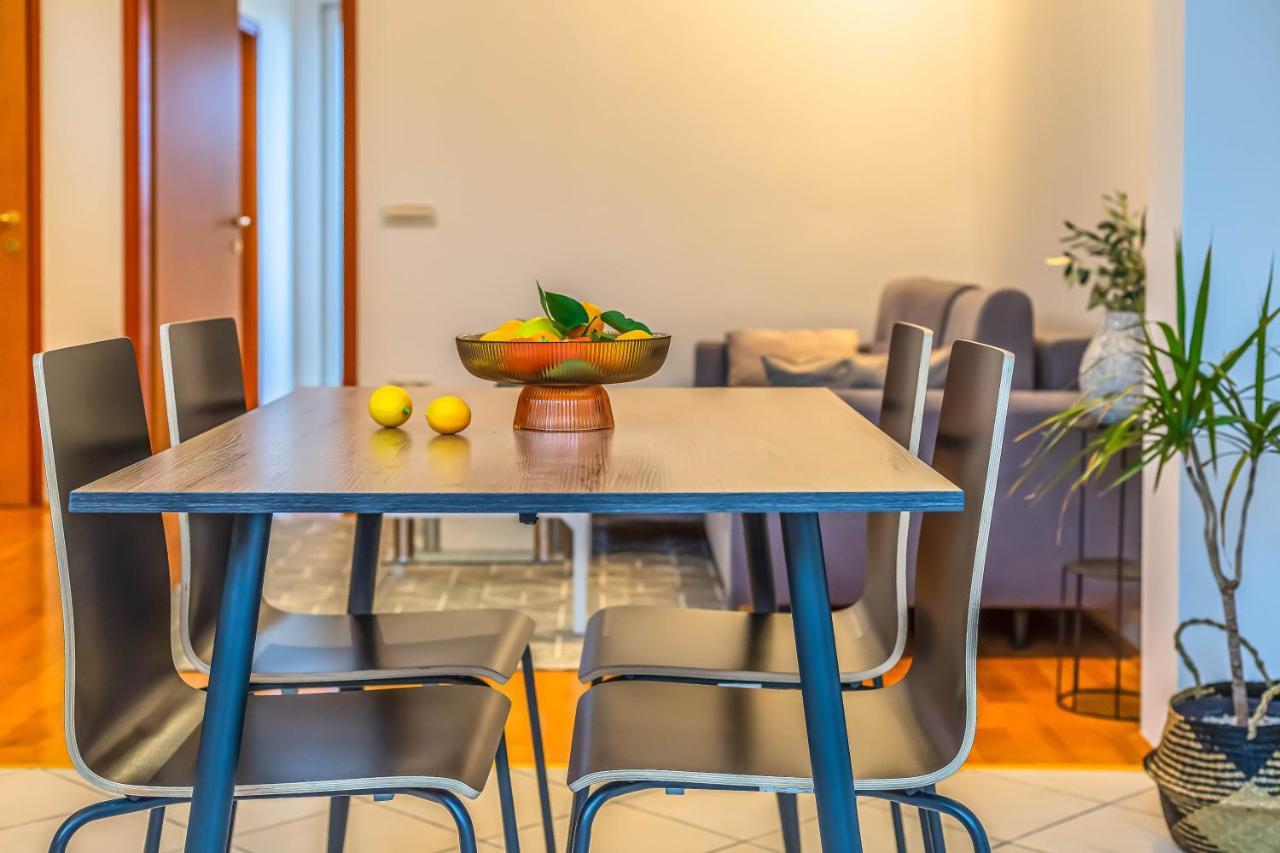 Beachfront Apartment Jesenice  Eksteriør bilde