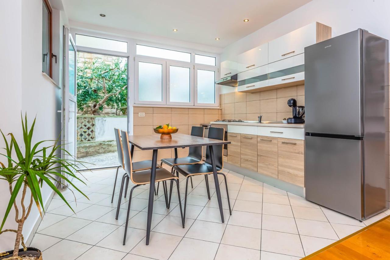 Beachfront Apartment Jesenice  Eksteriør bilde