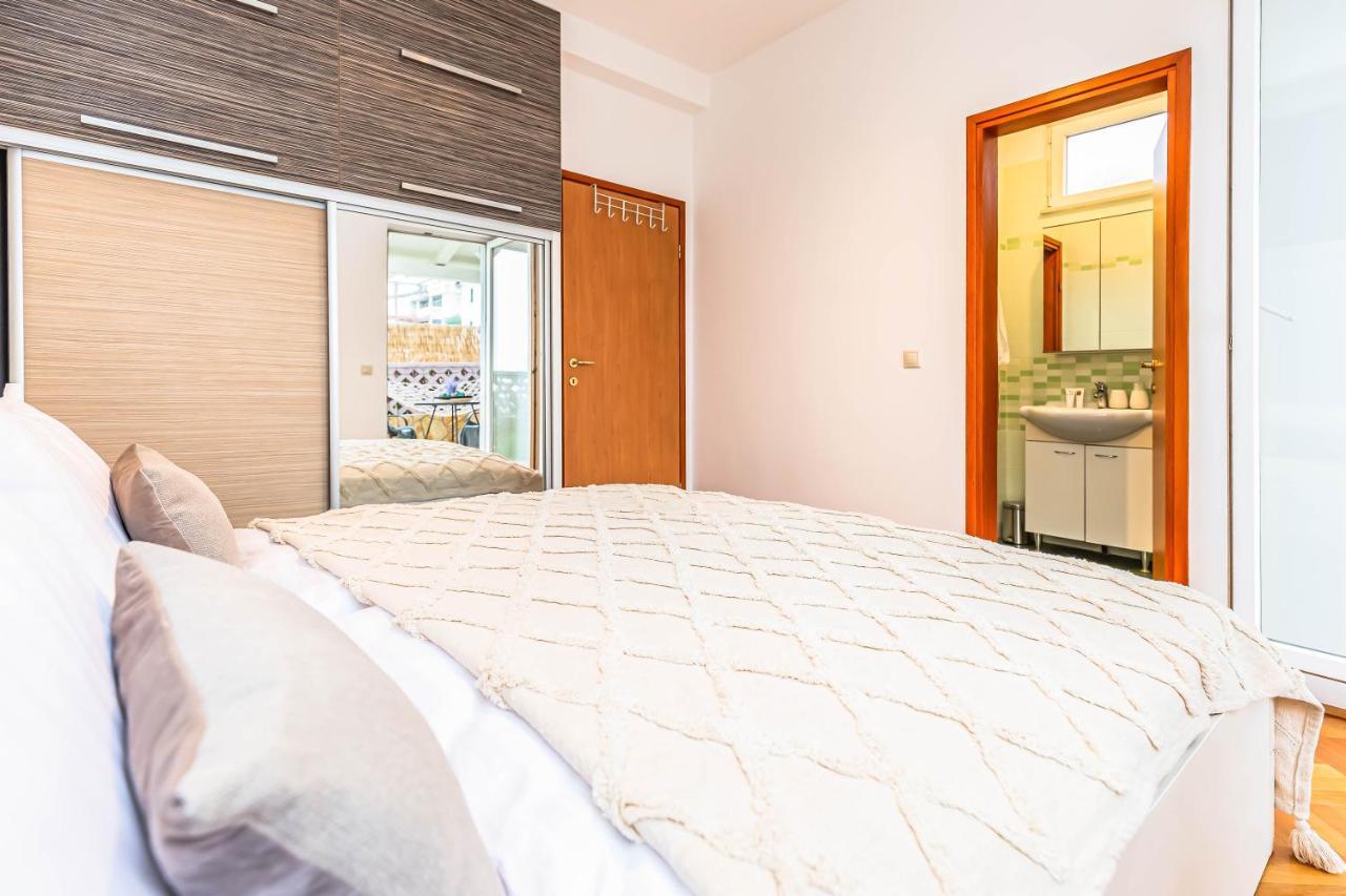 Beachfront Apartment Jesenice  Eksteriør bilde
