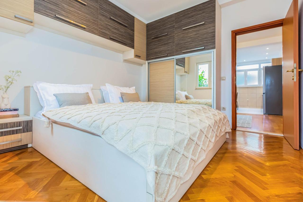 Beachfront Apartment Jesenice  Eksteriør bilde